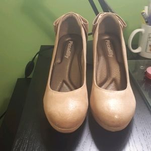 Piccadilly shoes size 8 champagne colored